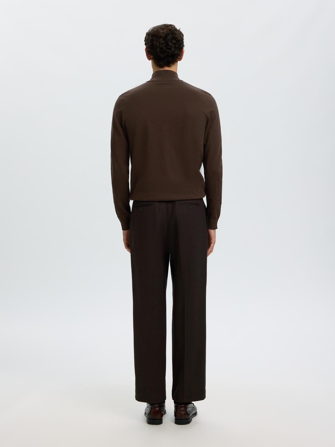 model_shot-back