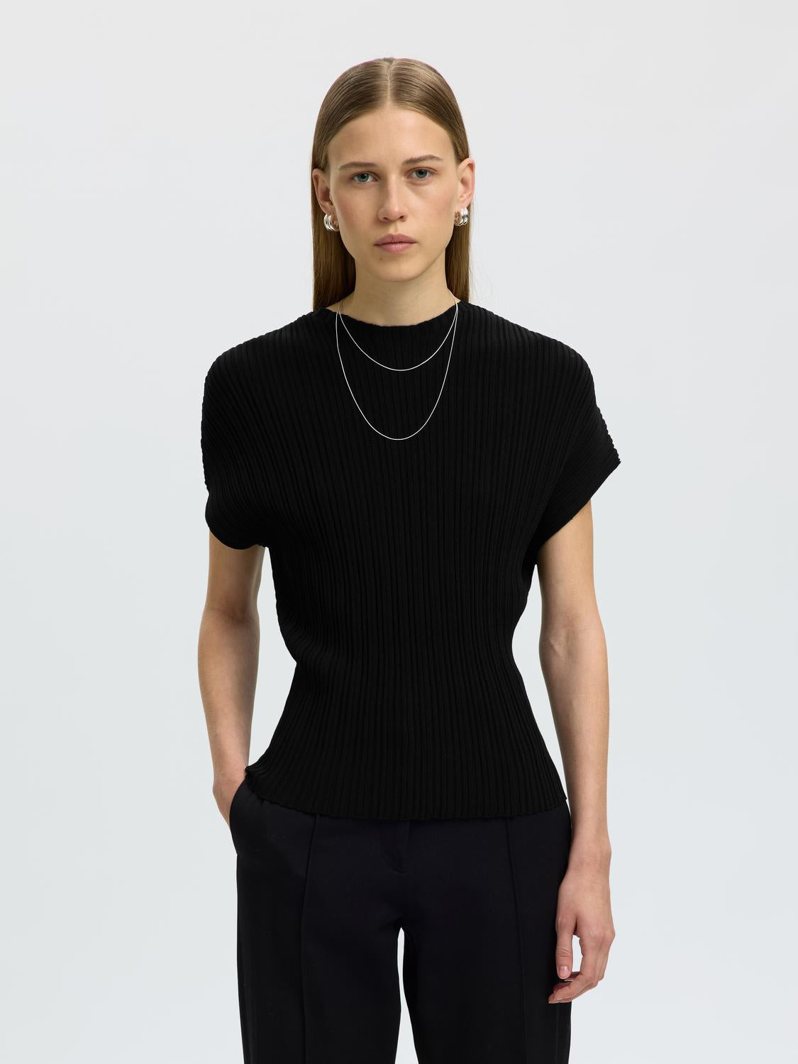 model_shot-front