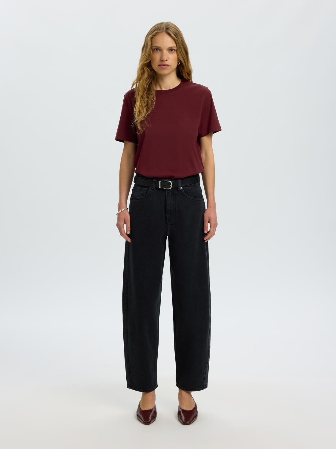 model_shot-front_full
