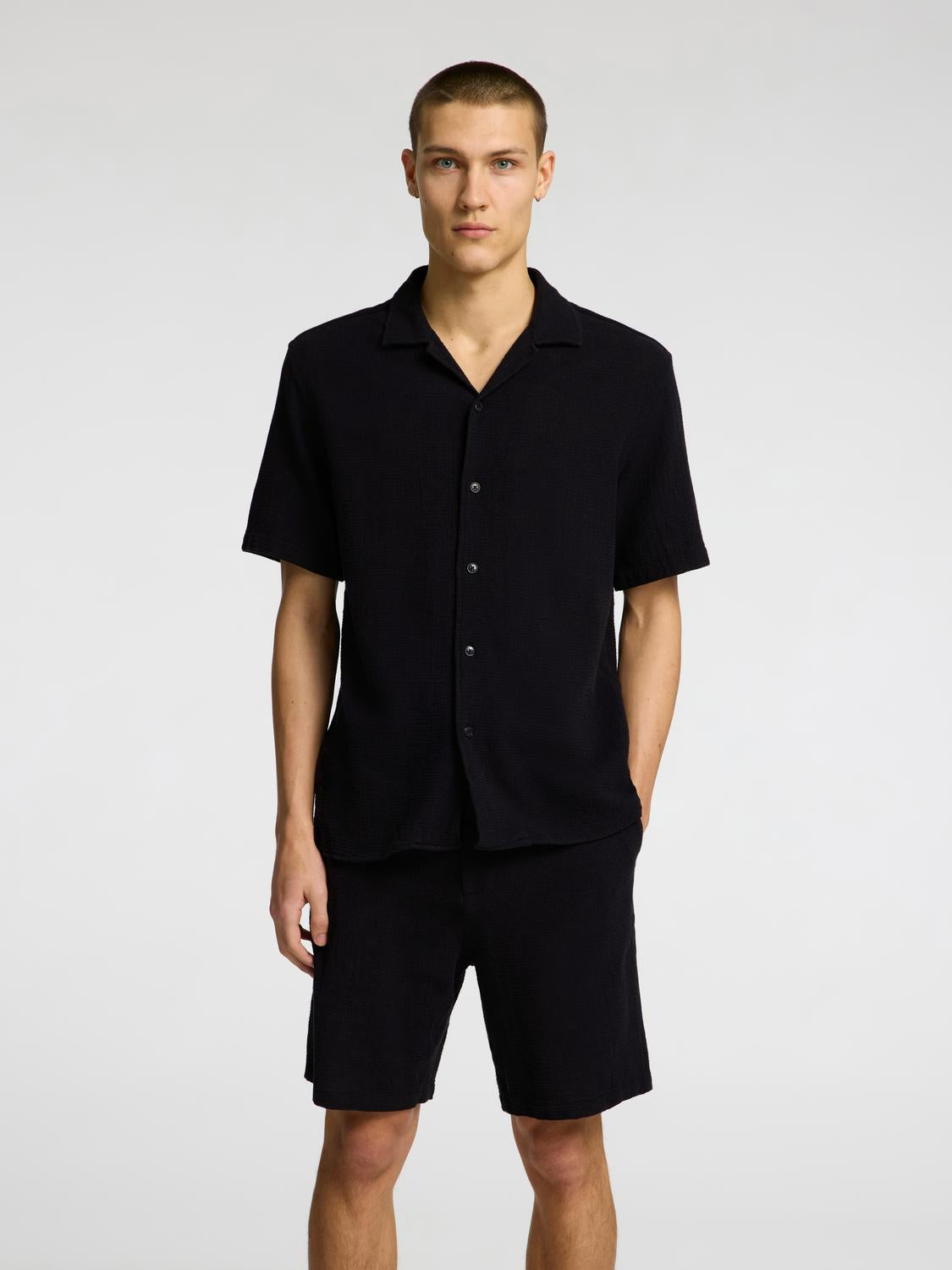 model_shot-front
