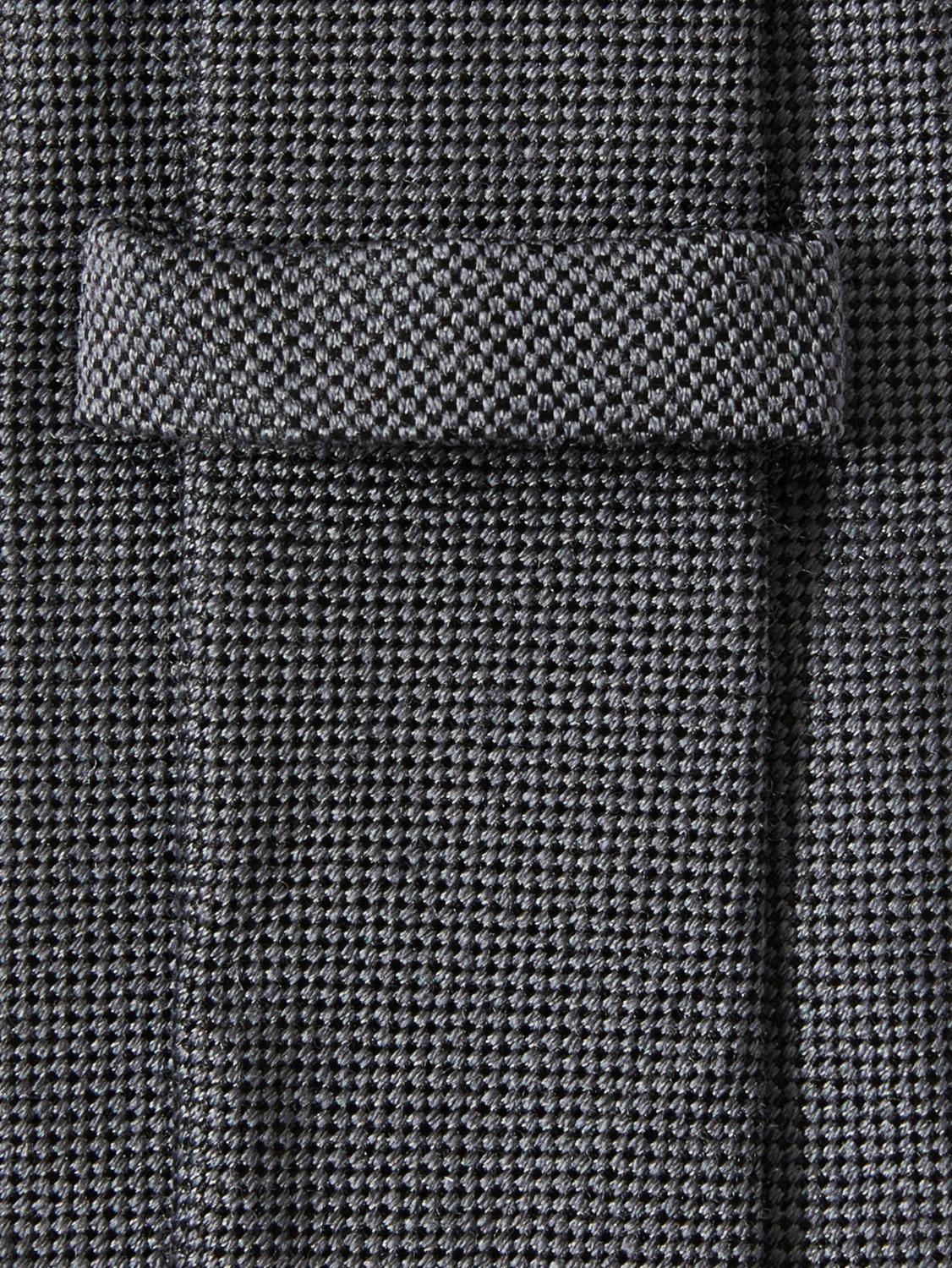 model_shot-back