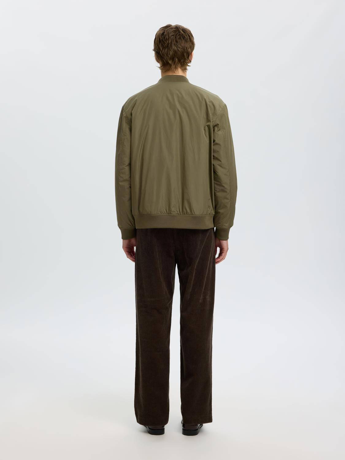 model_shot-back